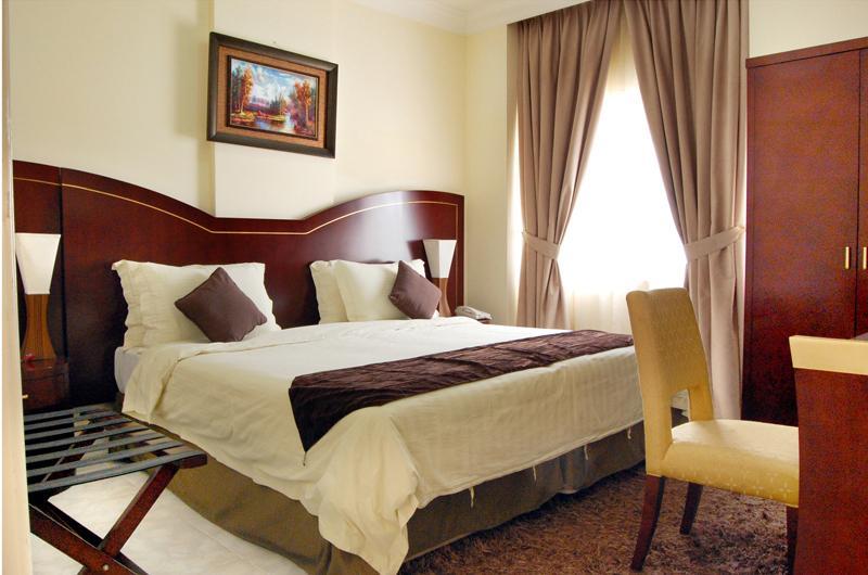 Royal Crown Suites Sharjah Habitación foto